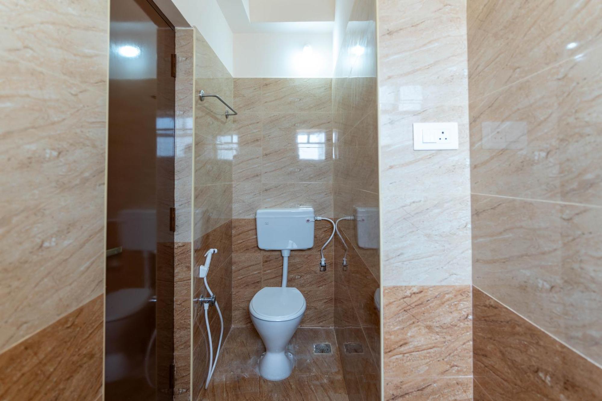 Aishwaryam Service Apartment Chennai Bagian luar foto