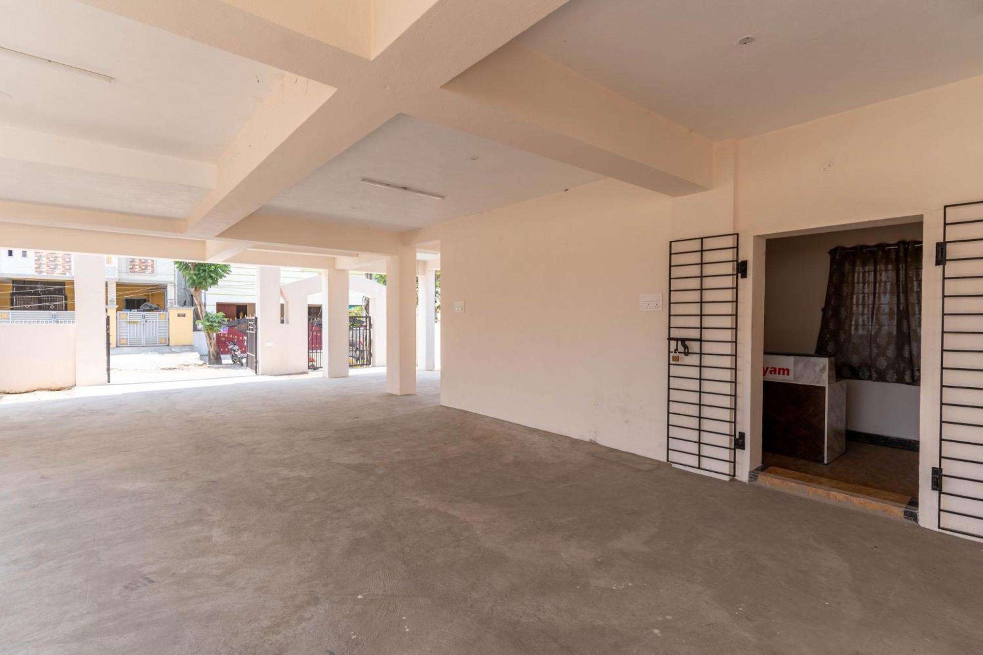 Aishwaryam Service Apartment Chennai Bagian luar foto