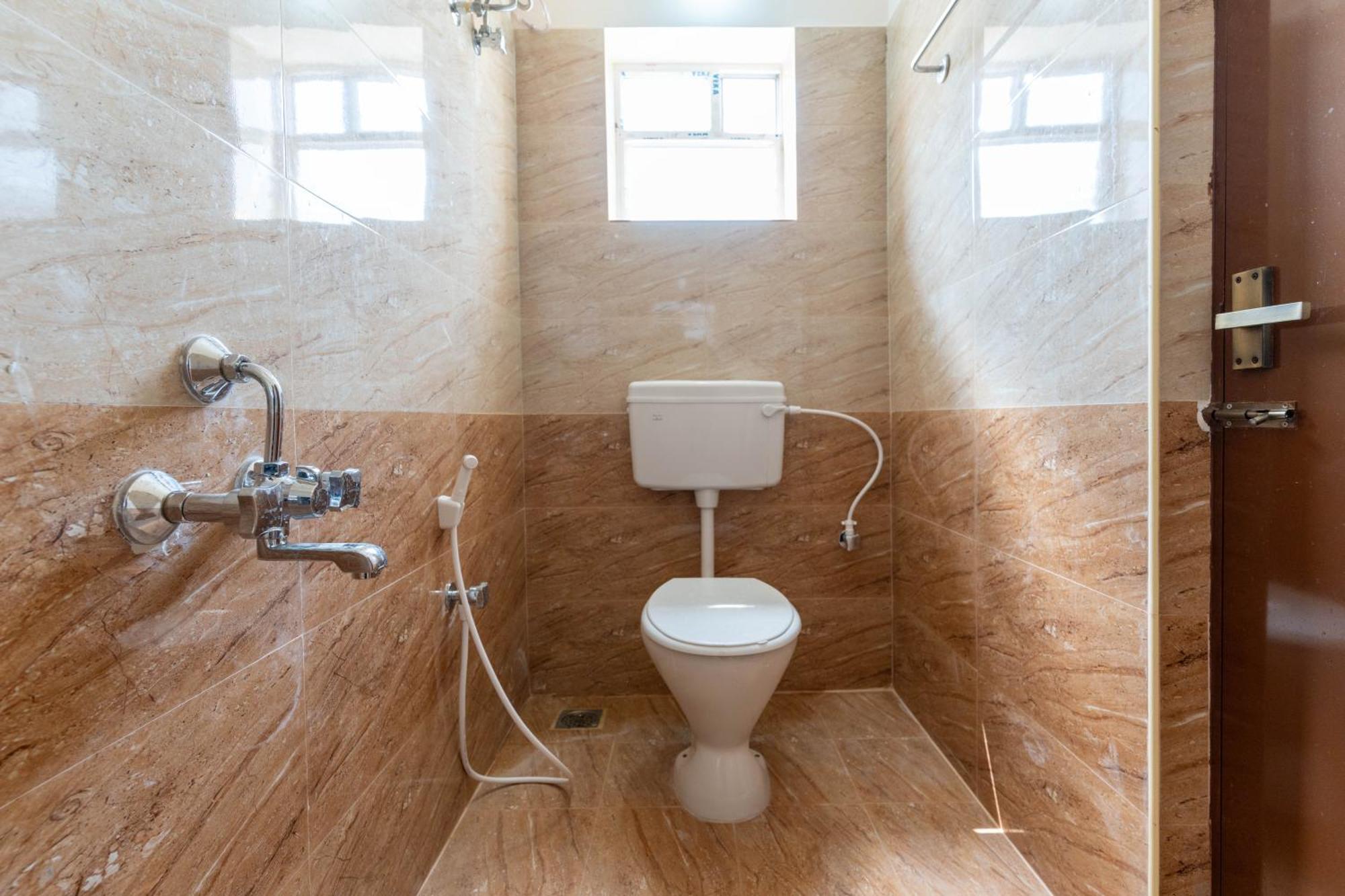 Aishwaryam Service Apartment Chennai Bagian luar foto